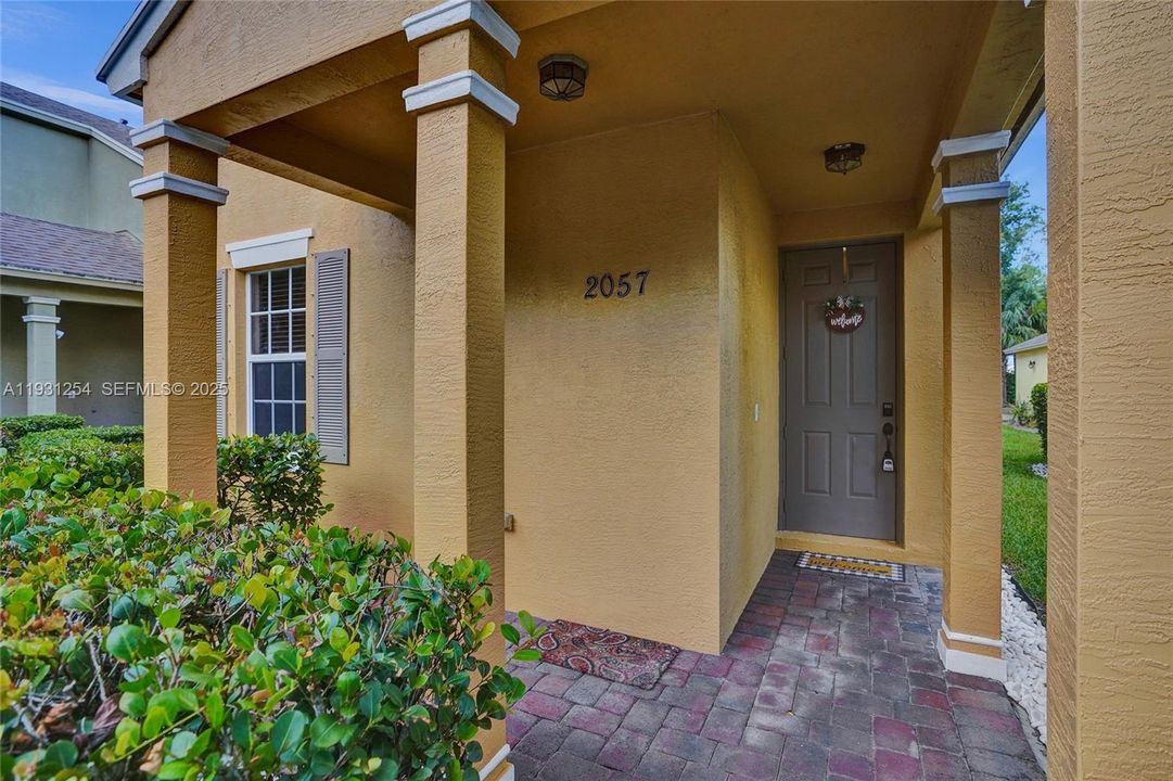 For Rent: $2,400 (3 beds, 2 baths, 1275 Square Feet)