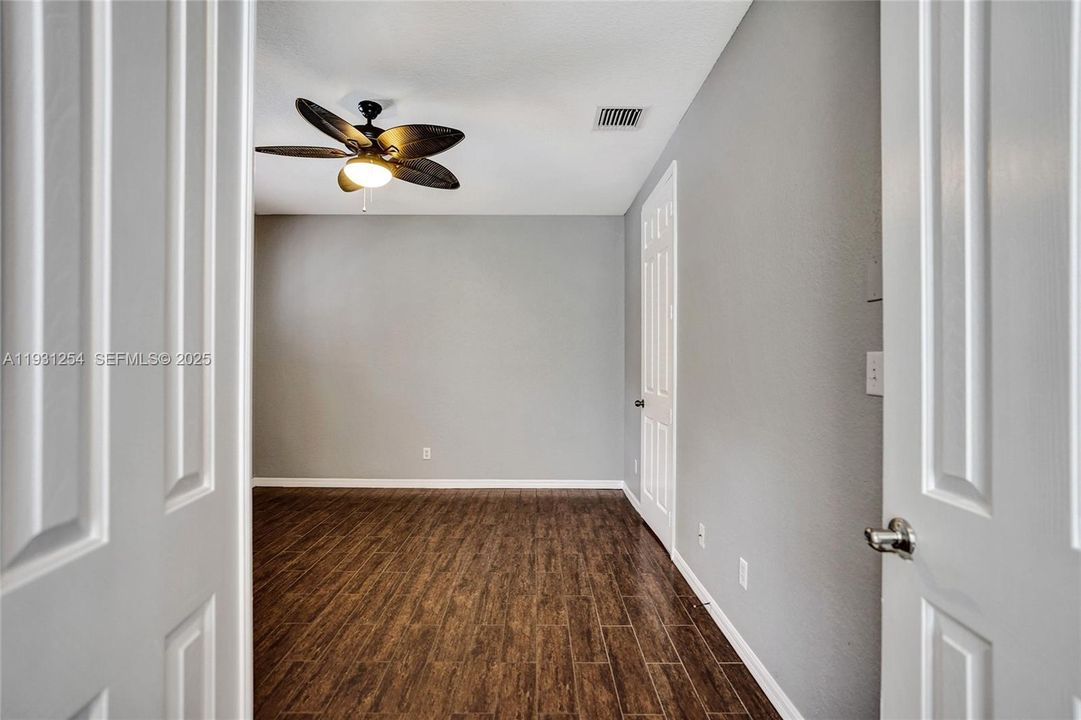 For Rent: $2,400 (3 beds, 2 baths, 1275 Square Feet)