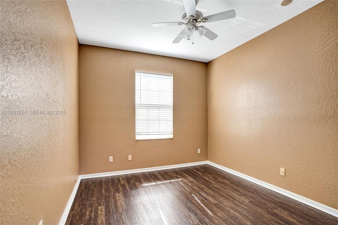 For Rent: $2,400 (3 beds, 2 baths, 1275 Square Feet)