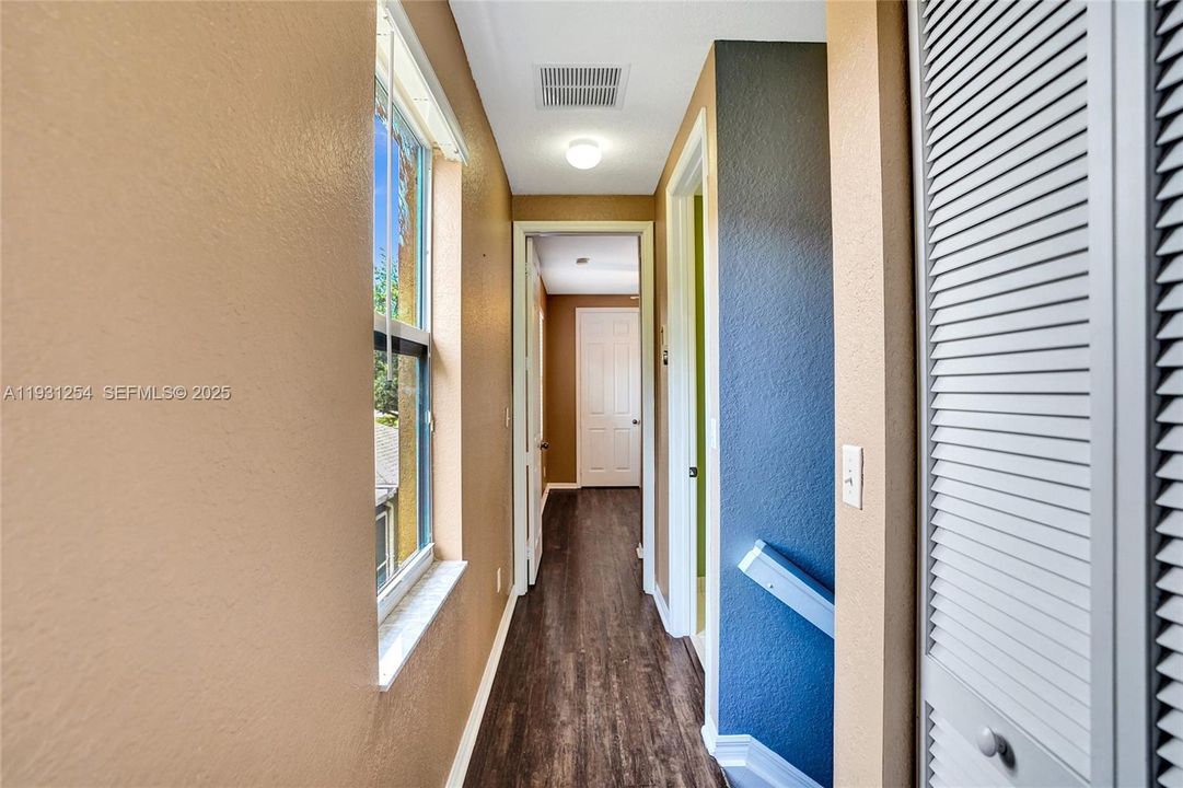 For Rent: $2,400 (3 beds, 2 baths, 1275 Square Feet)