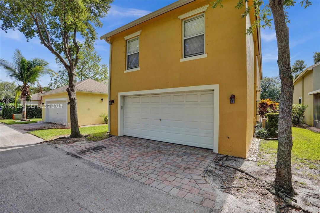 For Rent: $2,400 (3 beds, 2 baths, 1275 Square Feet)