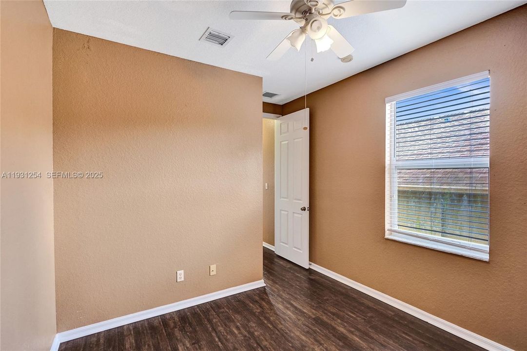 For Rent: $2,400 (3 beds, 2 baths, 1275 Square Feet)