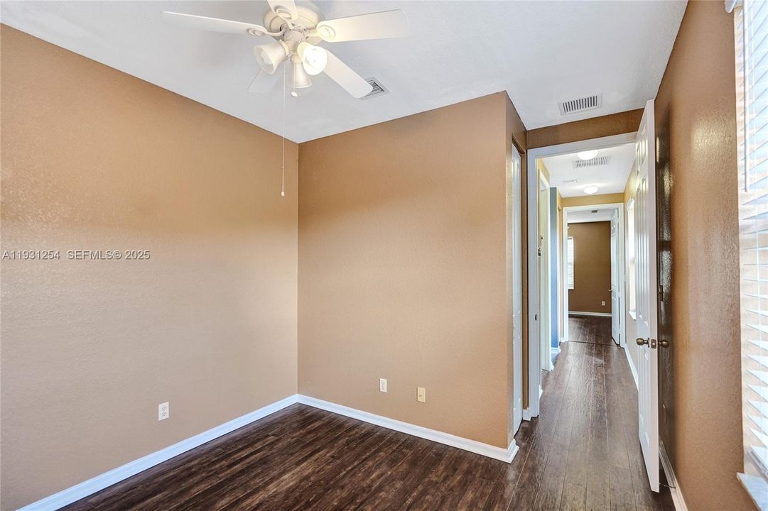 For Rent: $2,400 (3 beds, 2 baths, 1275 Square Feet)