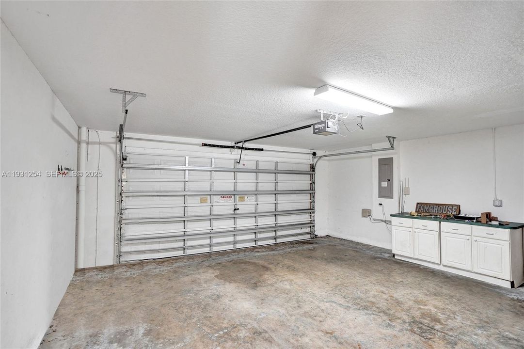 For Rent: $2,400 (3 beds, 2 baths, 1275 Square Feet)