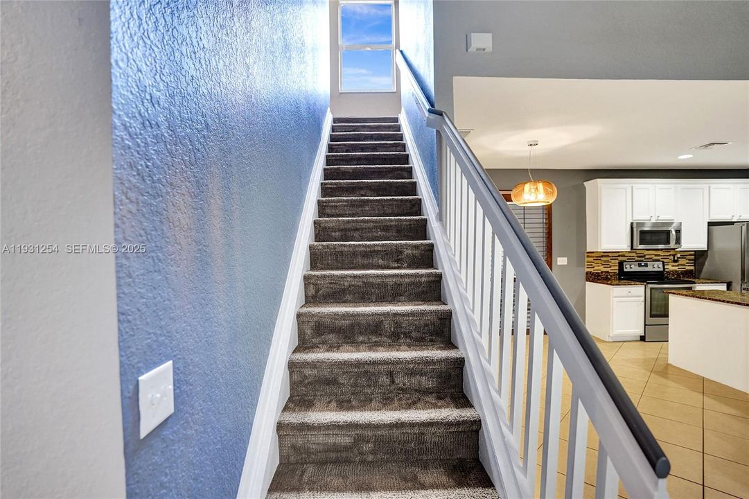 For Rent: $2,400 (3 beds, 2 baths, 1275 Square Feet)