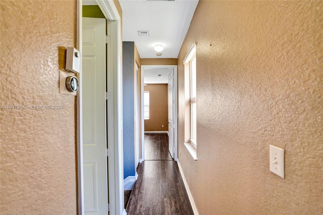 For Rent: $2,400 (3 beds, 2 baths, 1275 Square Feet)