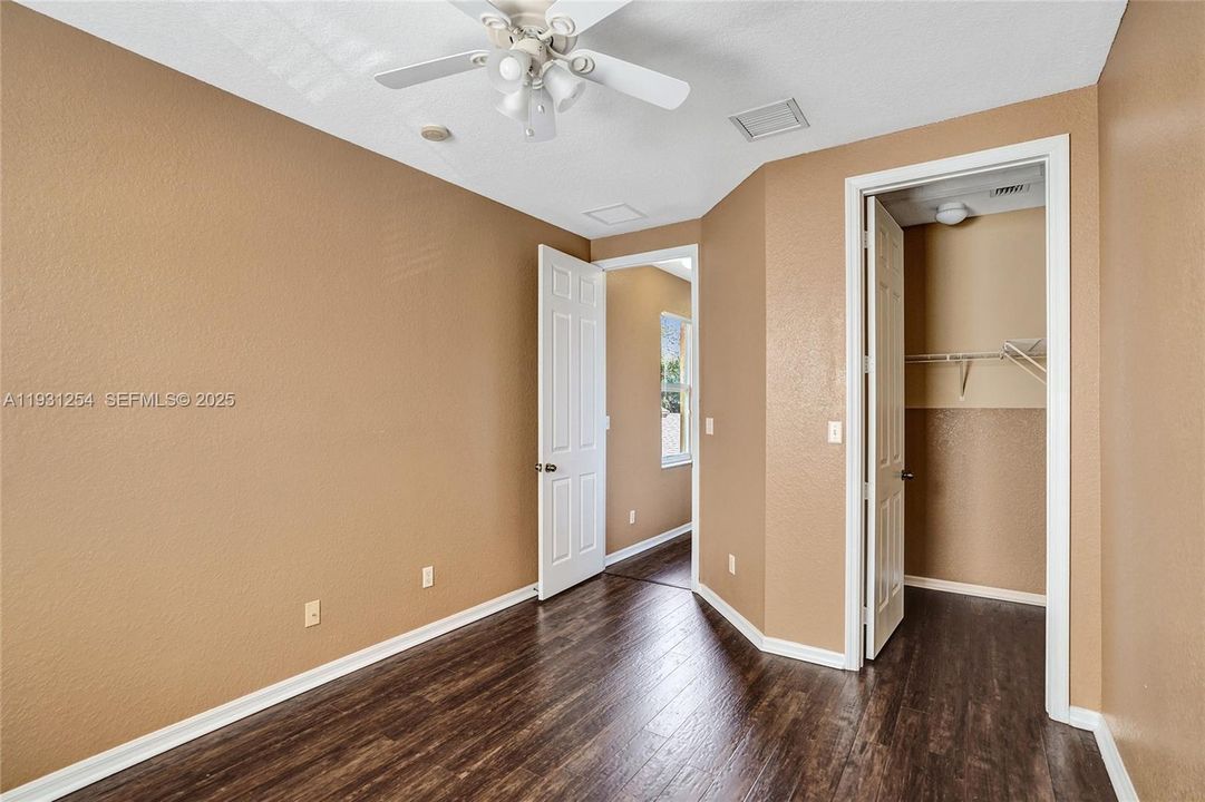 For Rent: $2,400 (3 beds, 2 baths, 1275 Square Feet)