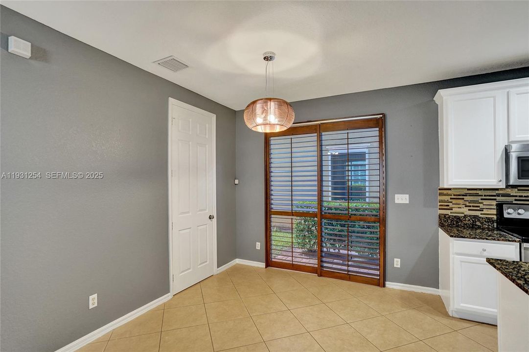 For Rent: $2,400 (3 beds, 2 baths, 1275 Square Feet)