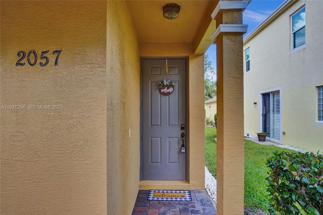 For Rent: $2,400 (3 beds, 2 baths, 1275 Square Feet)