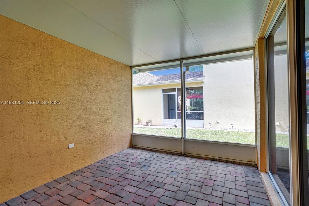 For Rent: $2,400 (3 beds, 2 baths, 1275 Square Feet)