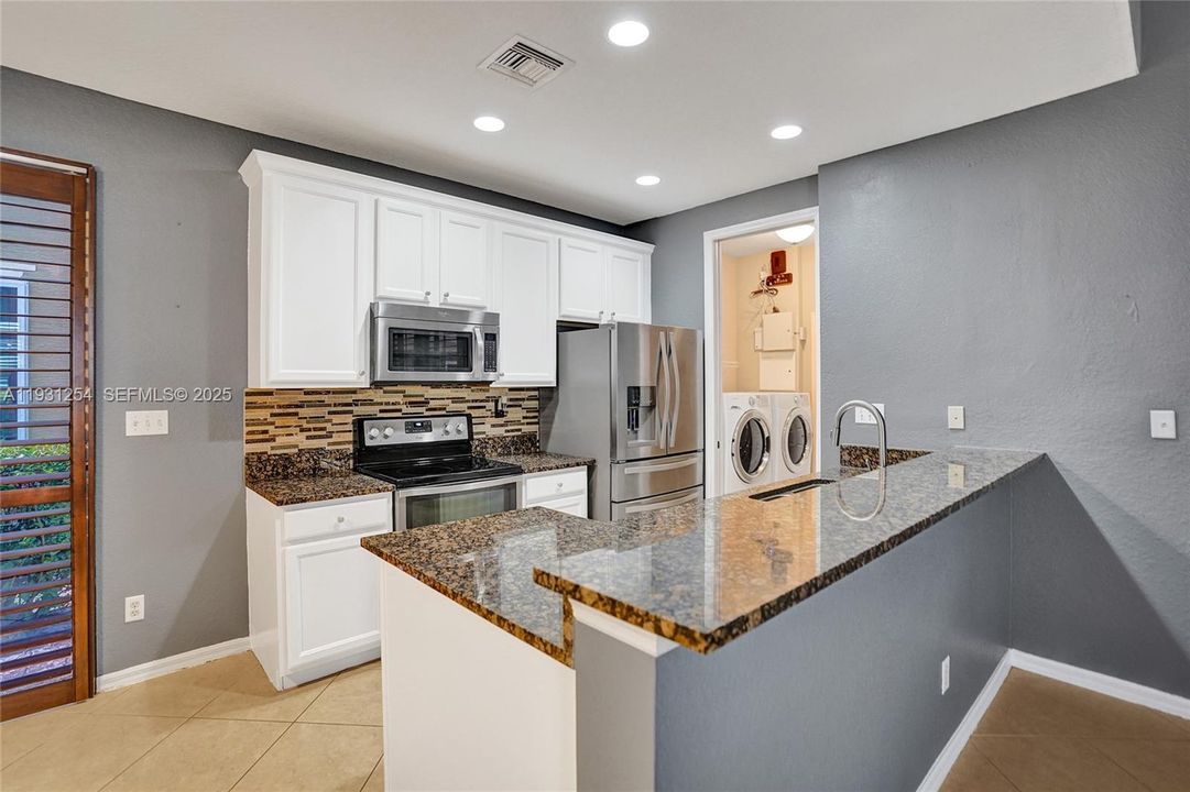 For Rent: $2,400 (3 beds, 2 baths, 1275 Square Feet)