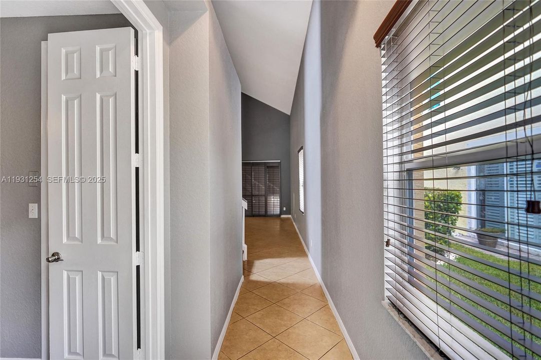 For Rent: $2,400 (3 beds, 2 baths, 1275 Square Feet)