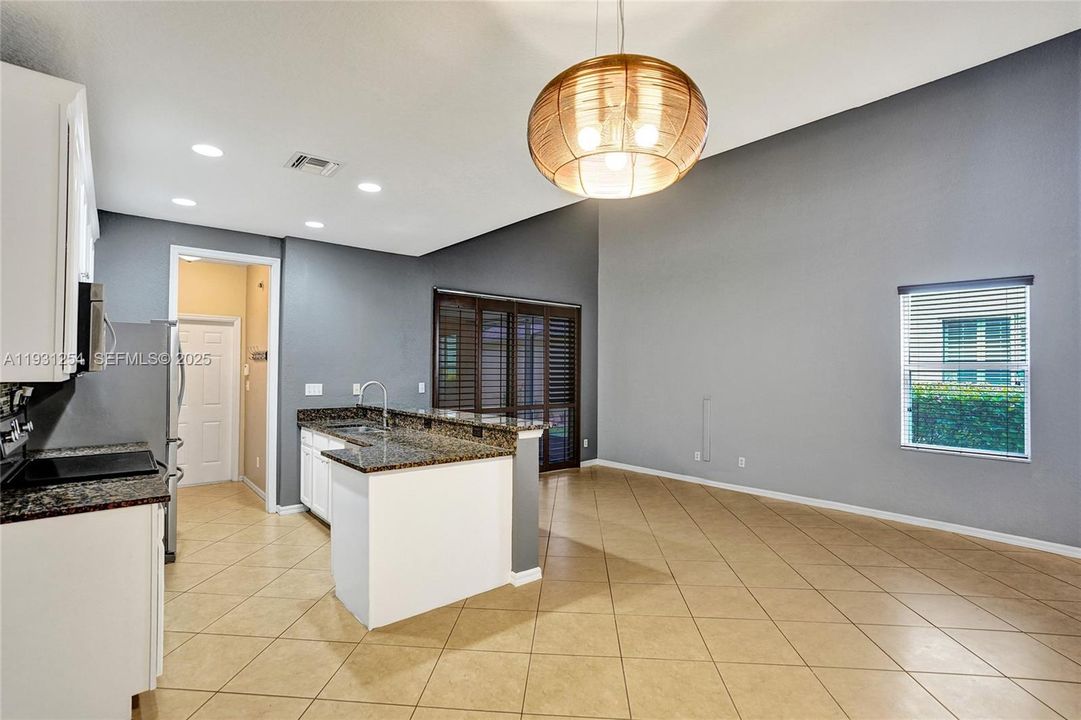 For Rent: $2,400 (3 beds, 2 baths, 1275 Square Feet)