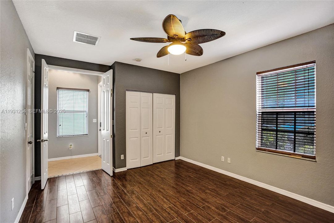 For Rent: $2,400 (3 beds, 2 baths, 1275 Square Feet)