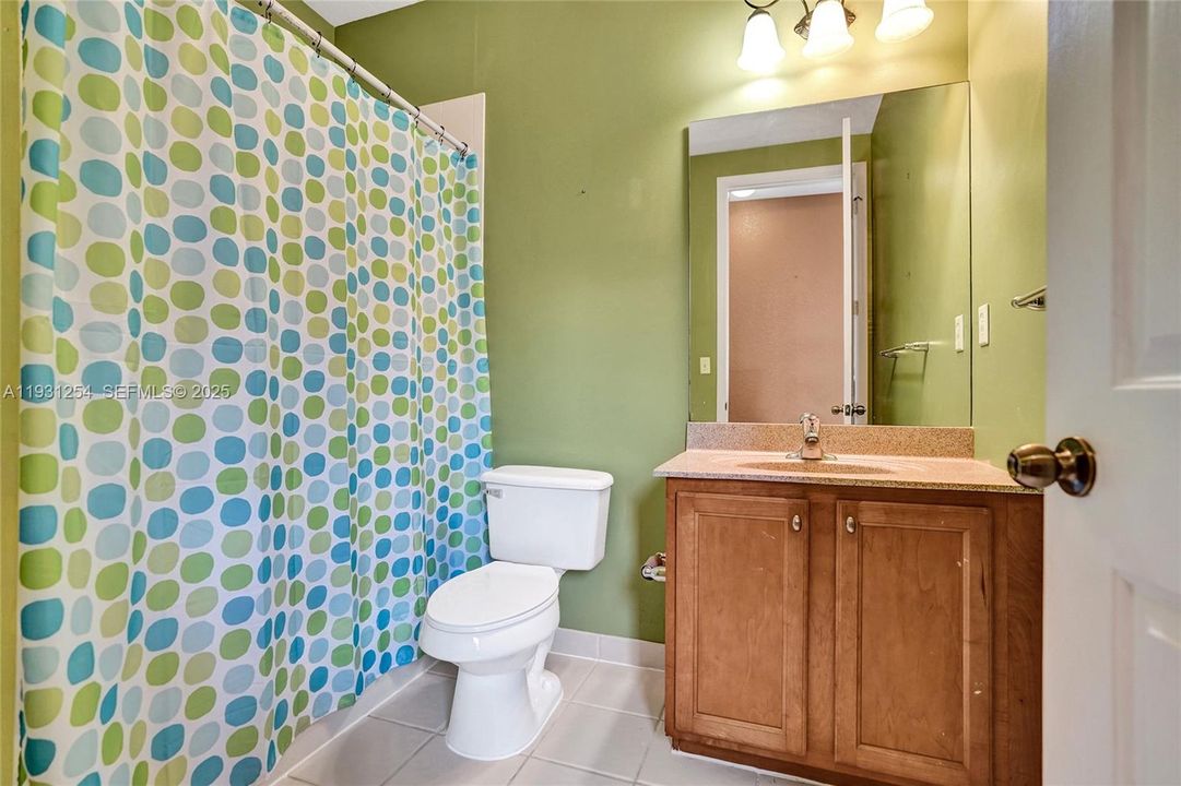 For Rent: $2,400 (3 beds, 2 baths, 1275 Square Feet)