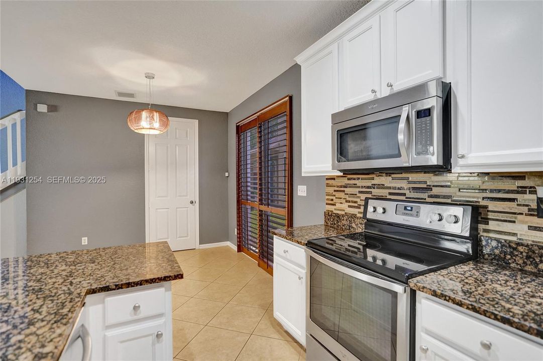 For Rent: $2,400 (3 beds, 2 baths, 1275 Square Feet)