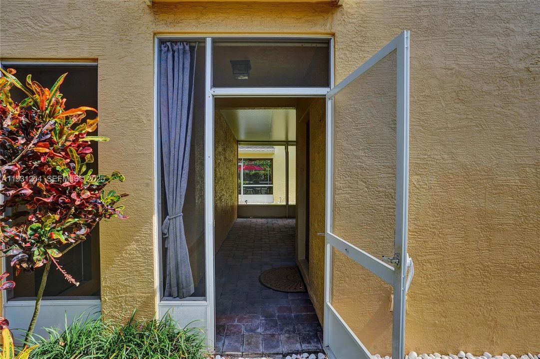 For Rent: $2,400 (3 beds, 2 baths, 1275 Square Feet)