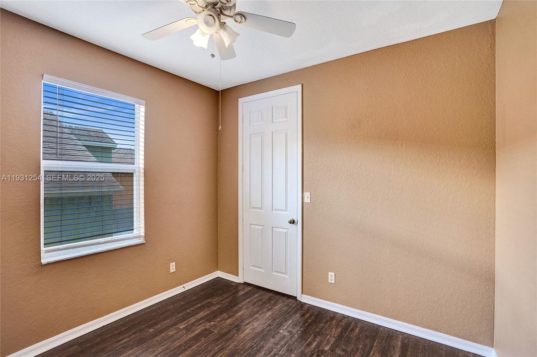 For Rent: $2,400 (3 beds, 2 baths, 1275 Square Feet)