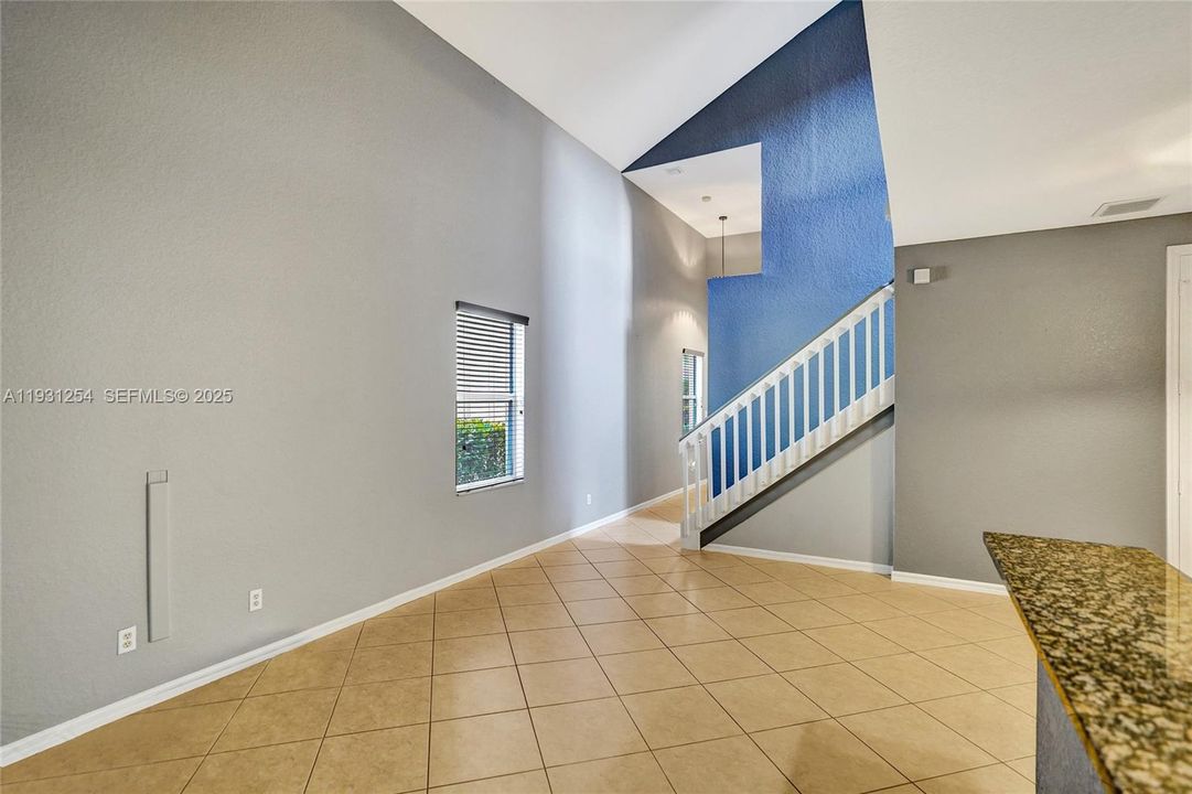 For Rent: $2,400 (3 beds, 2 baths, 1275 Square Feet)