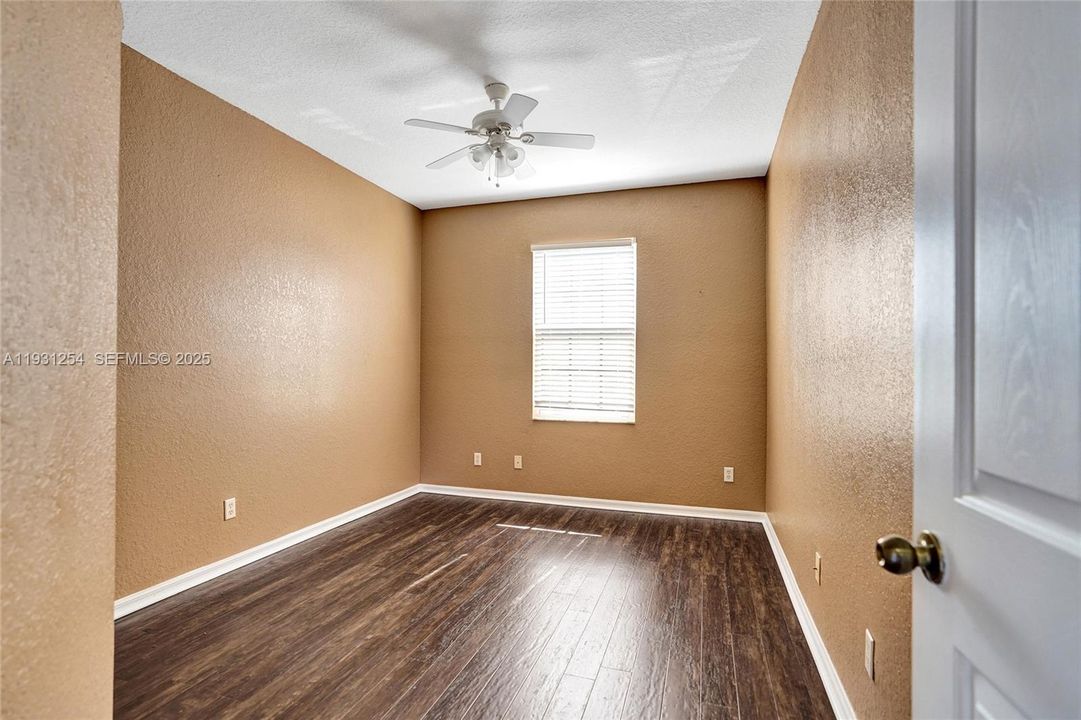 For Rent: $2,400 (3 beds, 2 baths, 1275 Square Feet)