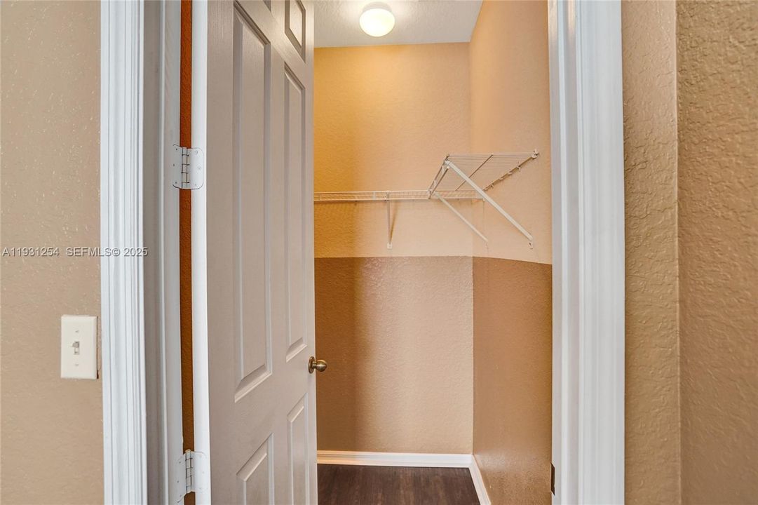 For Rent: $2,400 (3 beds, 2 baths, 1275 Square Feet)