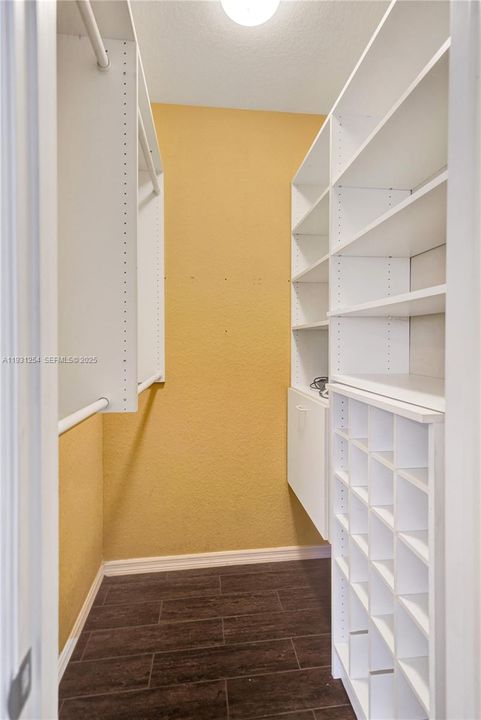 For Rent: $2,400 (3 beds, 2 baths, 1275 Square Feet)