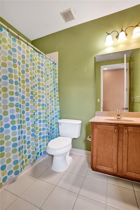 For Rent: $2,400 (3 beds, 2 baths, 1275 Square Feet)