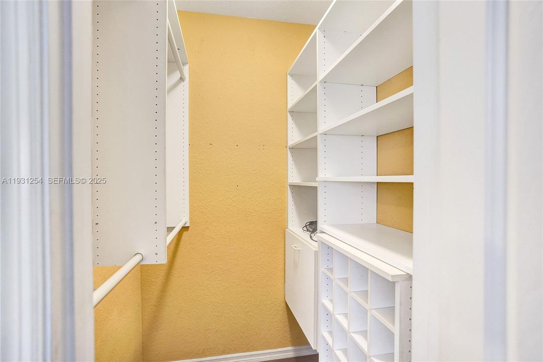 For Rent: $2,400 (3 beds, 2 baths, 1275 Square Feet)