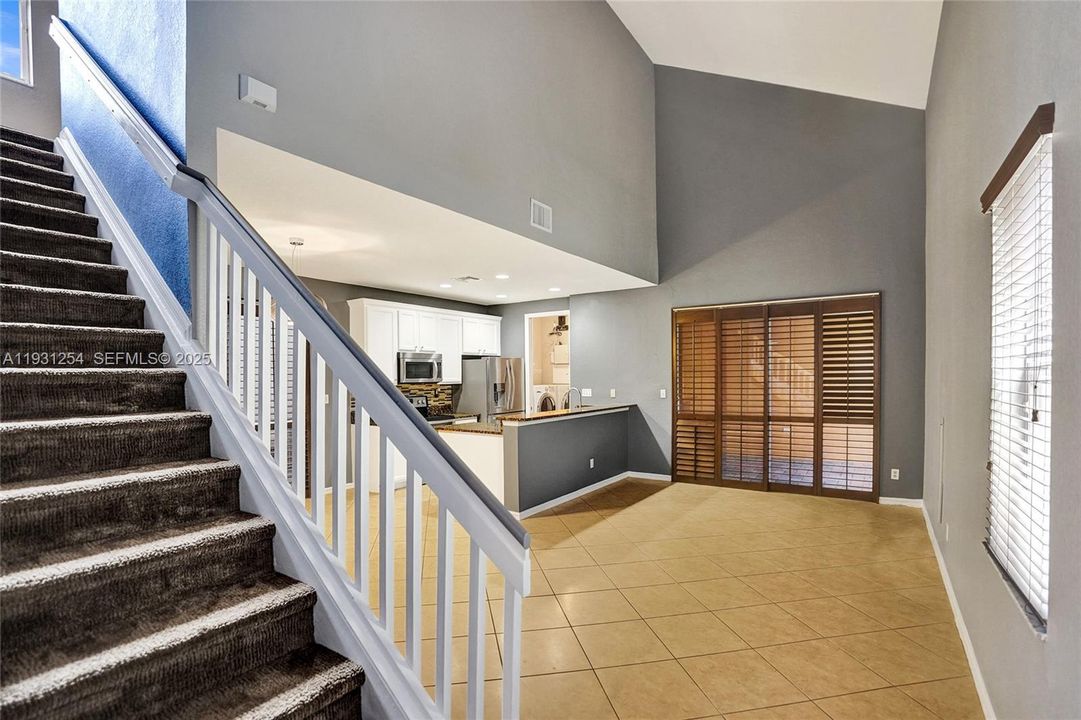 For Rent: $2,400 (3 beds, 2 baths, 1275 Square Feet)