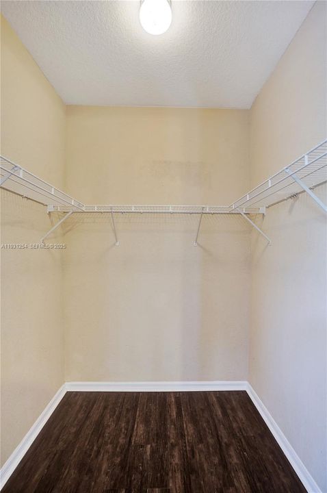 For Rent: $2,400 (3 beds, 2 baths, 1275 Square Feet)