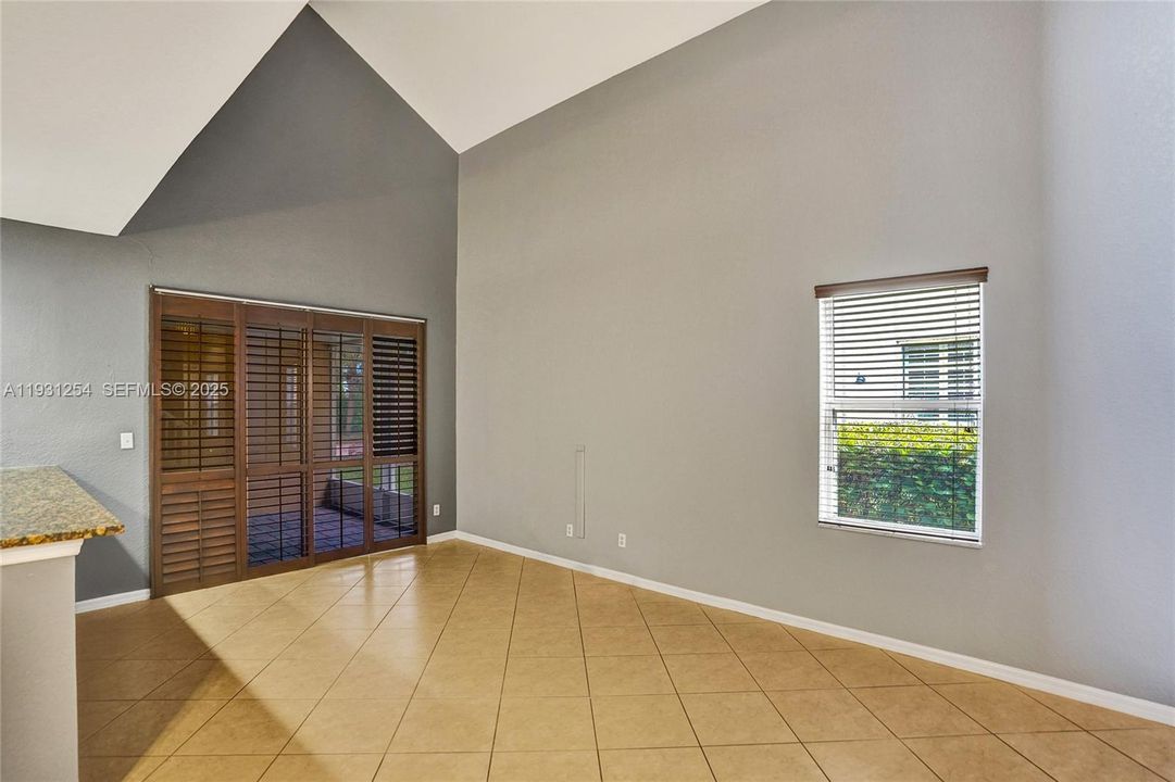 For Rent: $2,400 (3 beds, 2 baths, 1275 Square Feet)