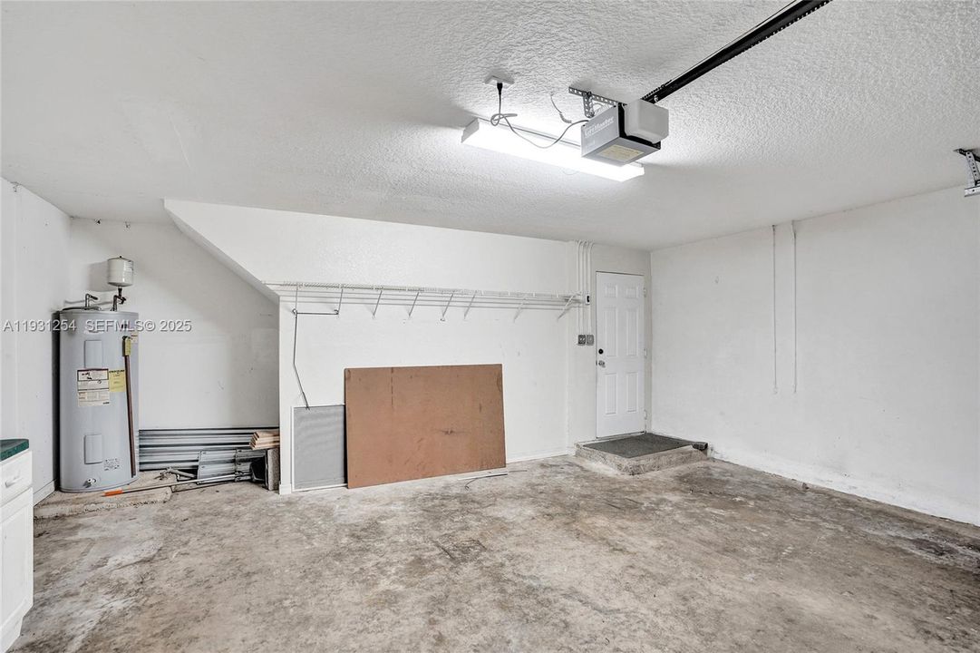 For Rent: $2,400 (3 beds, 2 baths, 1275 Square Feet)