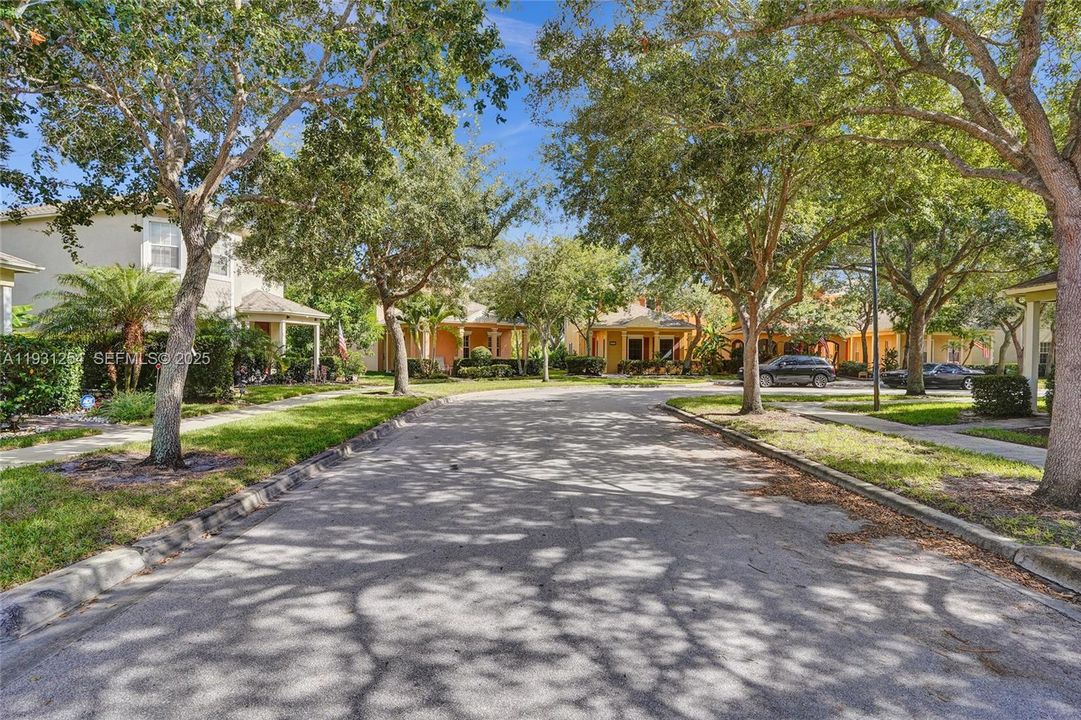 For Rent: $2,400 (3 beds, 2 baths, 1275 Square Feet)