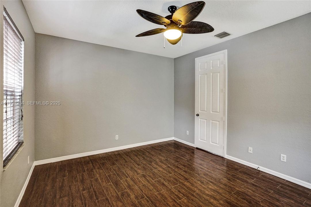 For Rent: $2,400 (3 beds, 2 baths, 1275 Square Feet)