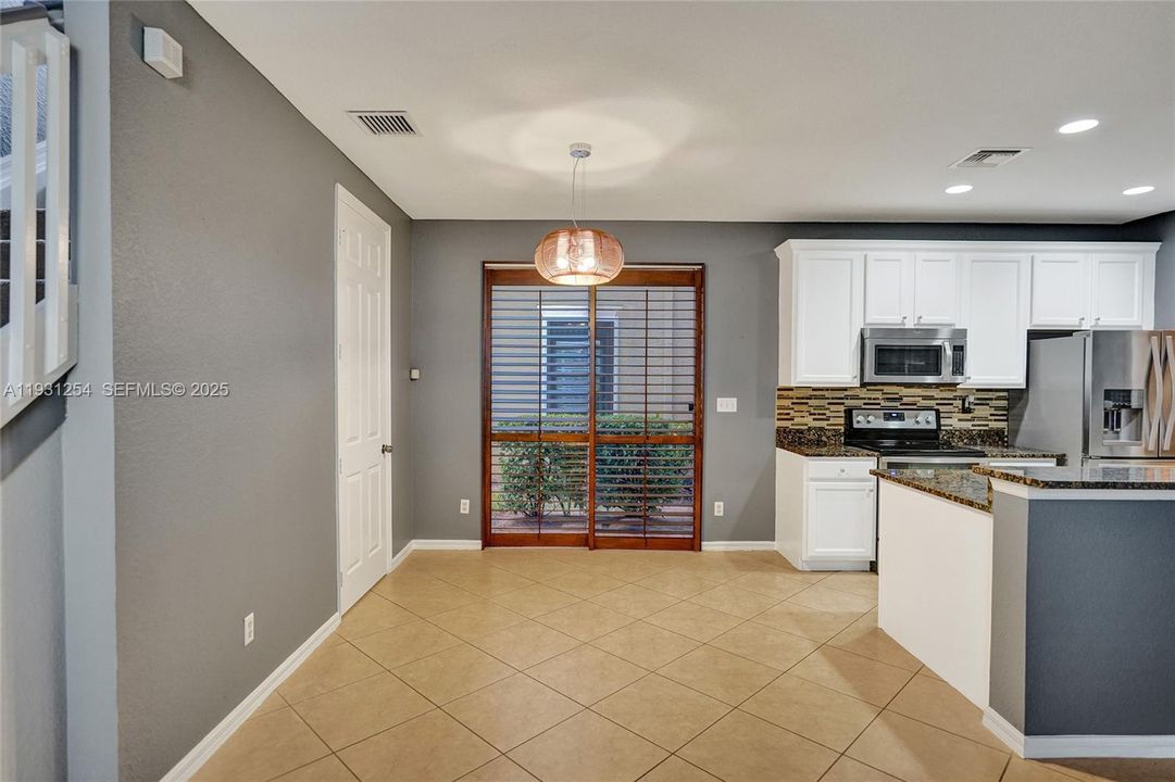 For Rent: $2,400 (3 beds, 2 baths, 1275 Square Feet)