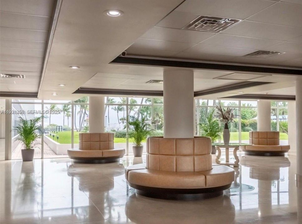 For Sale: $900,000 (2 beds, 2 baths, 1241 Square Feet)