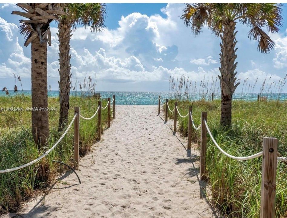 For Sale: $900,000 (2 beds, 2 baths, 1241 Square Feet)