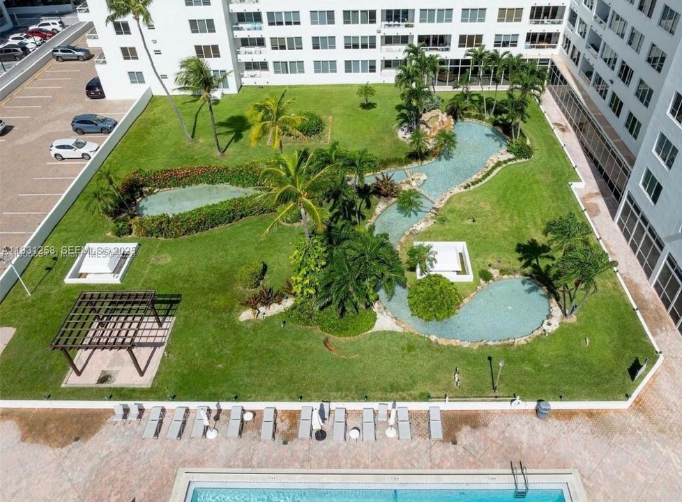 For Sale: $900,000 (2 beds, 2 baths, 1241 Square Feet)