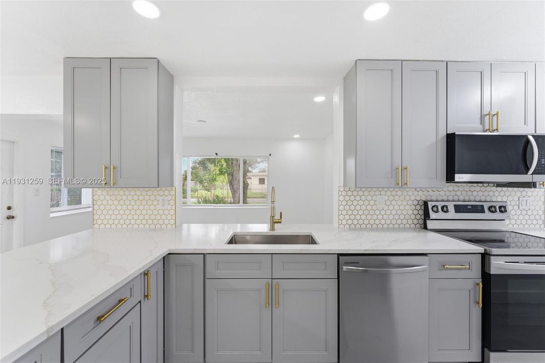 For Sale: $440,000 (3 beds, 2 baths, 1404 Square Feet)