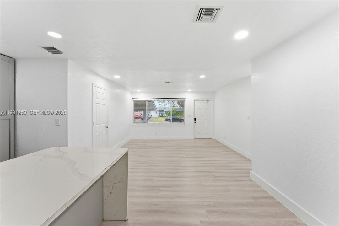 For Sale: $440,000 (3 beds, 2 baths, 1404 Square Feet)