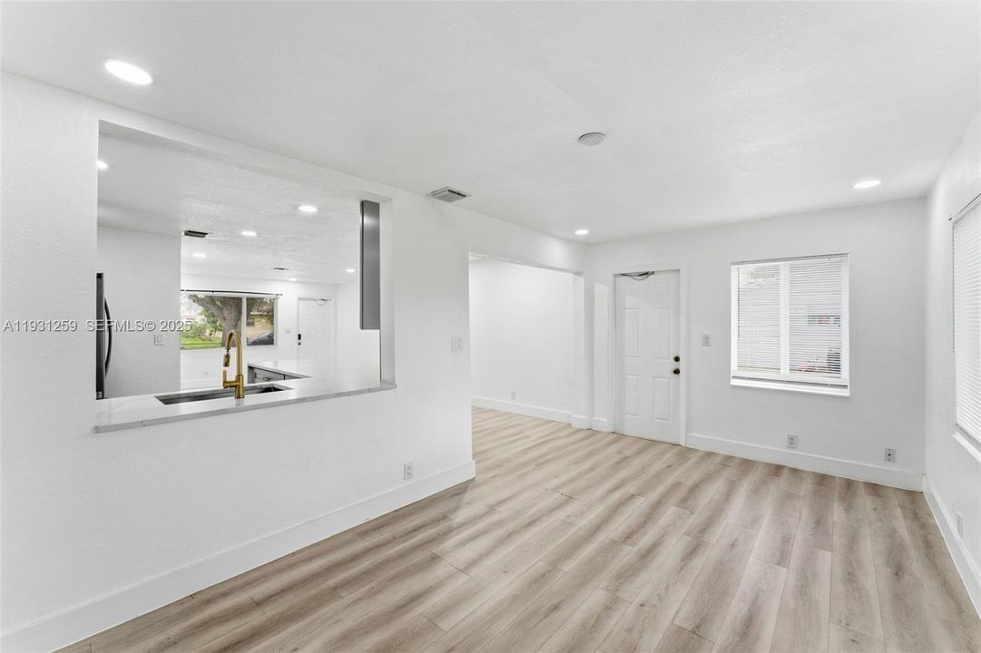 For Sale: $440,000 (3 beds, 2 baths, 1404 Square Feet)