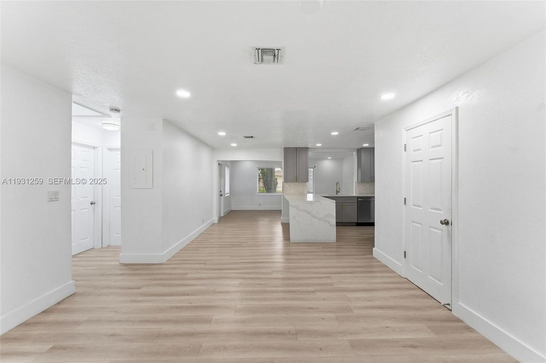 For Sale: $440,000 (3 beds, 2 baths, 1404 Square Feet)