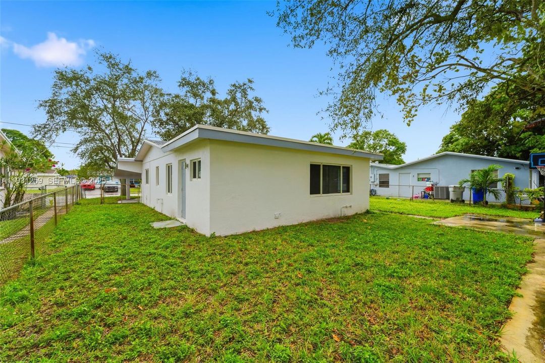 For Sale: $440,000 (3 beds, 2 baths, 1404 Square Feet)