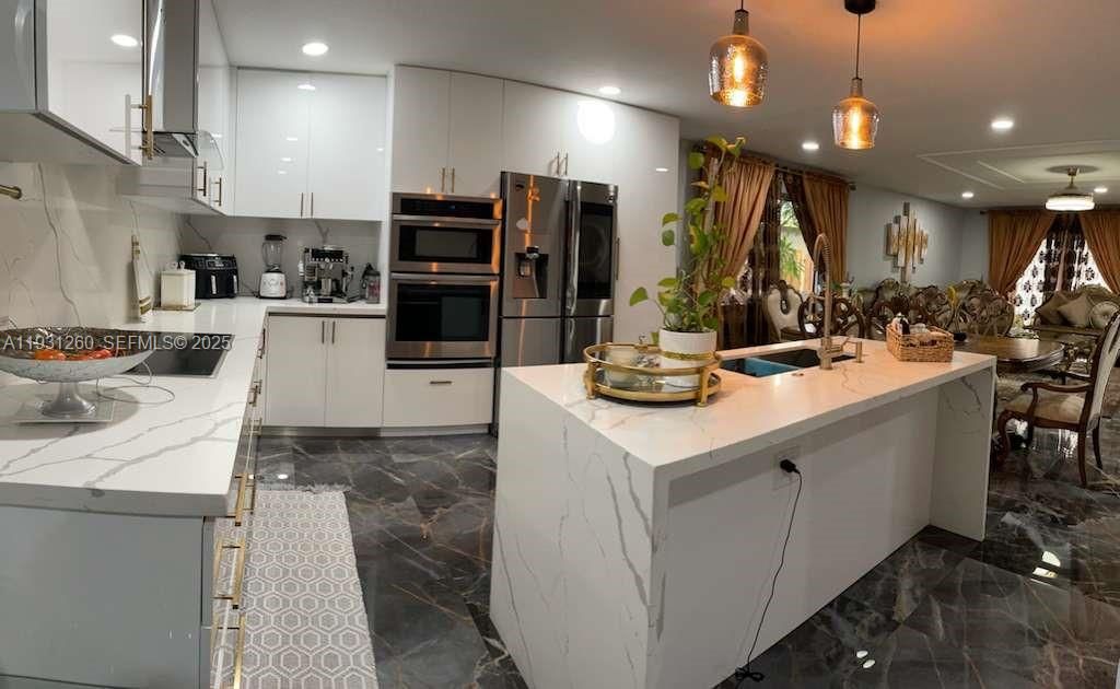 На продажу: $750,000 (4 спален, 2 ванн, 2011 Квадратных фут)