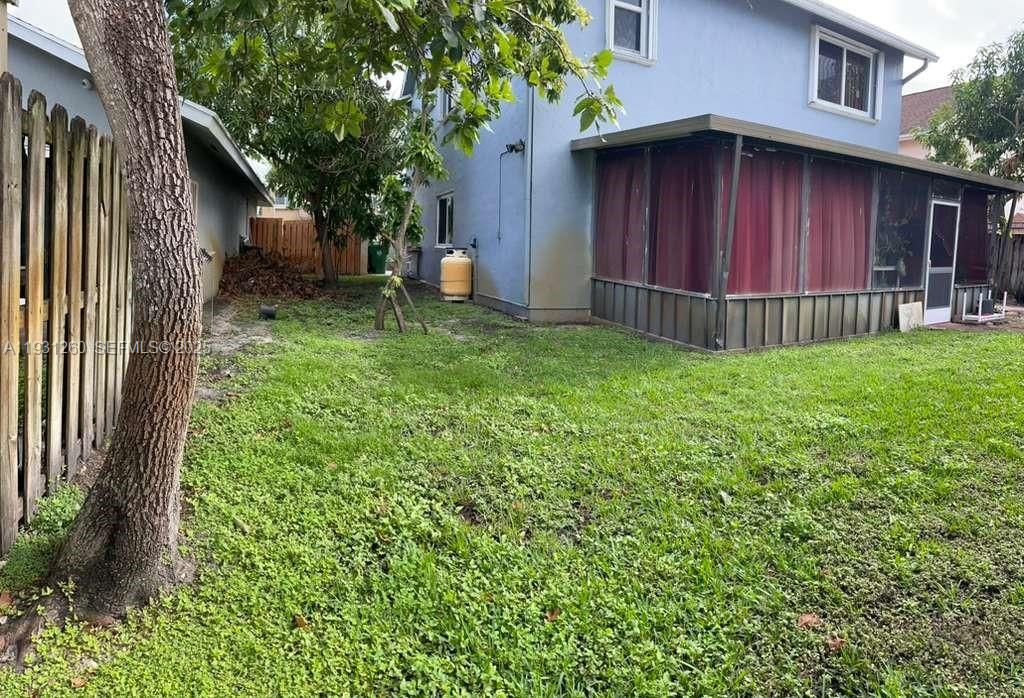 На продажу: $750,000 (4 спален, 2 ванн, 2011 Квадратных фут)