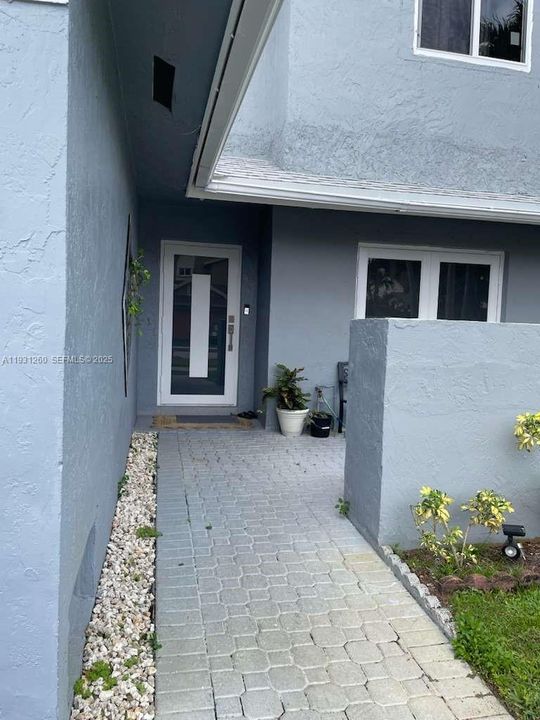 На продажу: $750,000 (4 спален, 2 ванн, 2011 Квадратных фут)