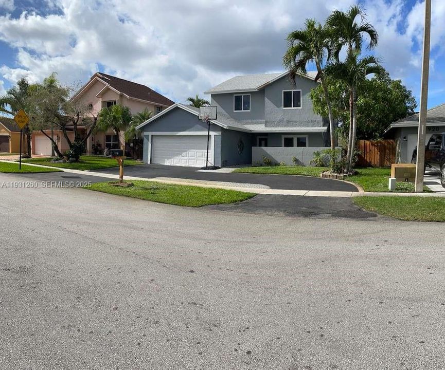 На продажу: $750,000 (4 спален, 2 ванн, 2011 Квадратных фут)