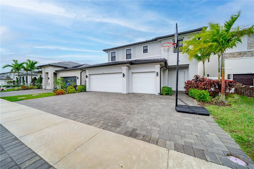 В аренду: $6,250 (4 спален, 3 ванн, 3631 Квадратных фут)