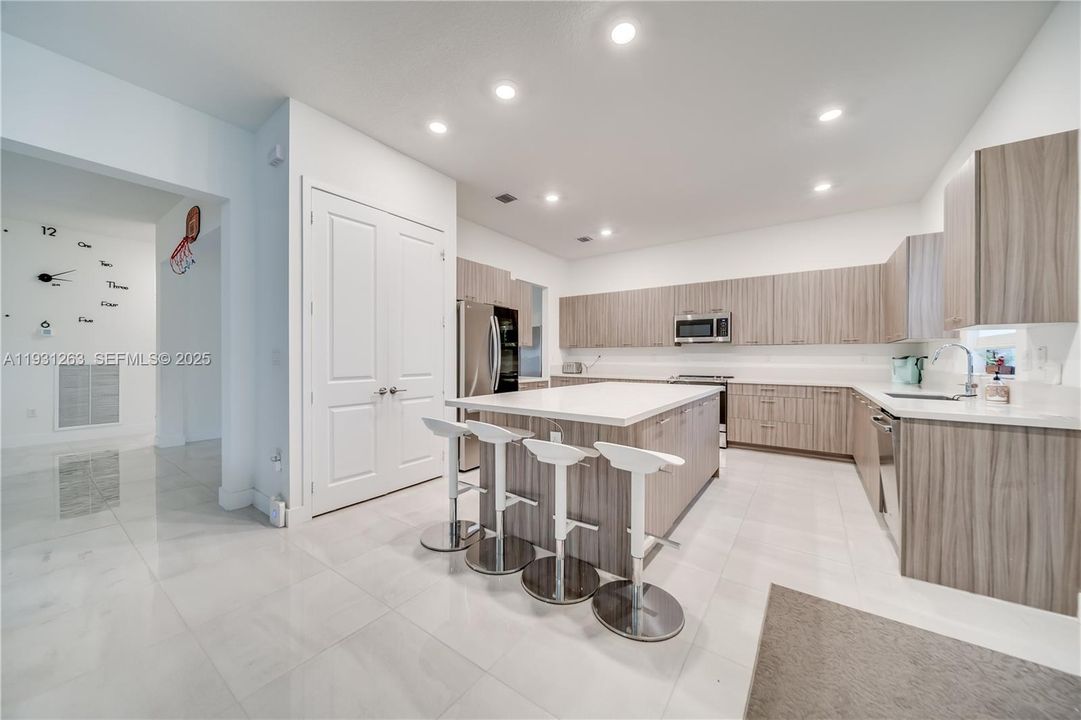 В аренду: $6,250 (4 спален, 3 ванн, 3631 Квадратных фут)