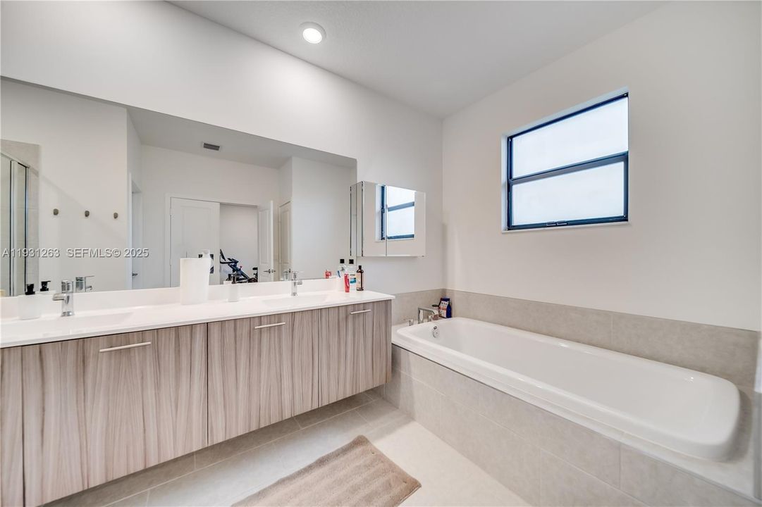 В аренду: $6,250 (4 спален, 3 ванн, 3631 Квадратных фут)